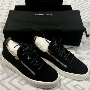 GIUSEPPE ZANOTTI
Suede Low-Top Sneakers - Size 43 (10) Double Zipper